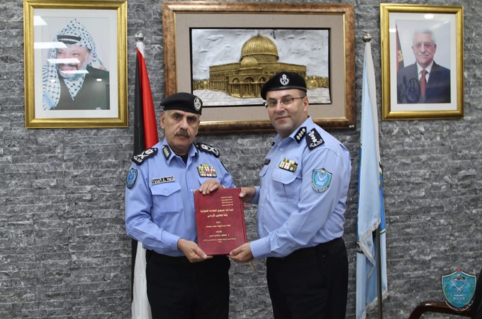 اللواء يوسف الحلو مدير عام الشرطة (  الأمن هو اساس  استقرار المجتمع الفلسطيني وإزدهاره ) .