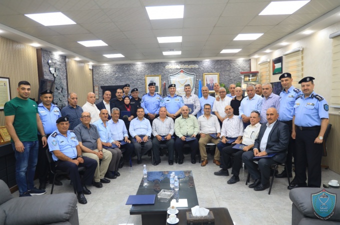 الشرطة تكرم ضباطها المتقاعدين في نابلس وطولكرم تقديراً لهم