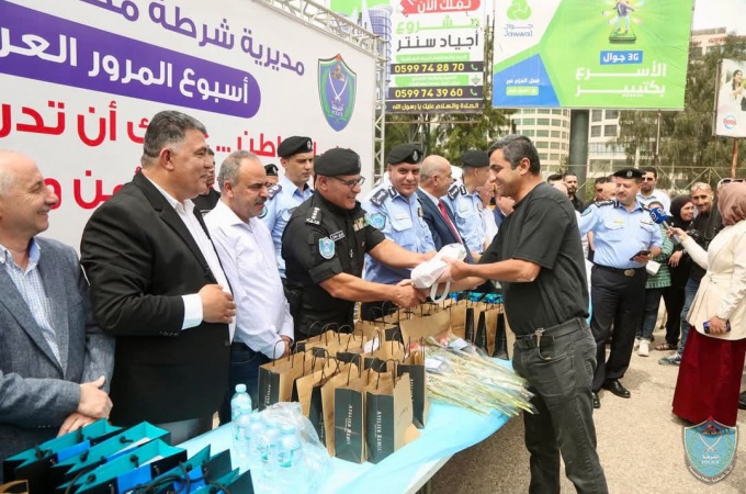 الشرطة تحيي أسبوع المرور العربي وتكرم السائقين الملتزمين وضباط إدارة المرور في نابلس