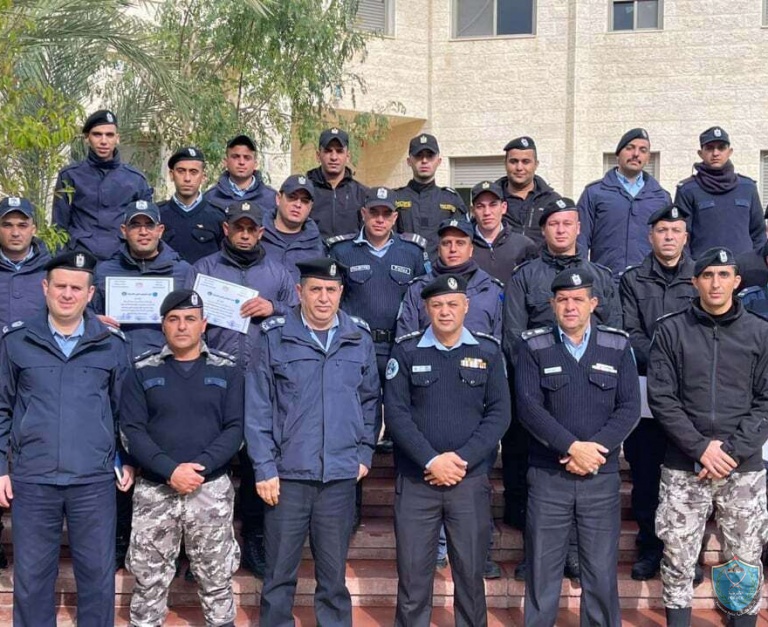 الشرطة تخرج دورة العمليات الميدانية في كلية فلسطين للعلوم الشرطية