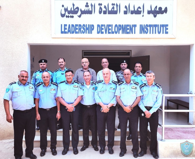 كلية فلسطين للعلوم الشرطية تختتم المرحلة الثانية من دورة القيادة العليا في أريحا 