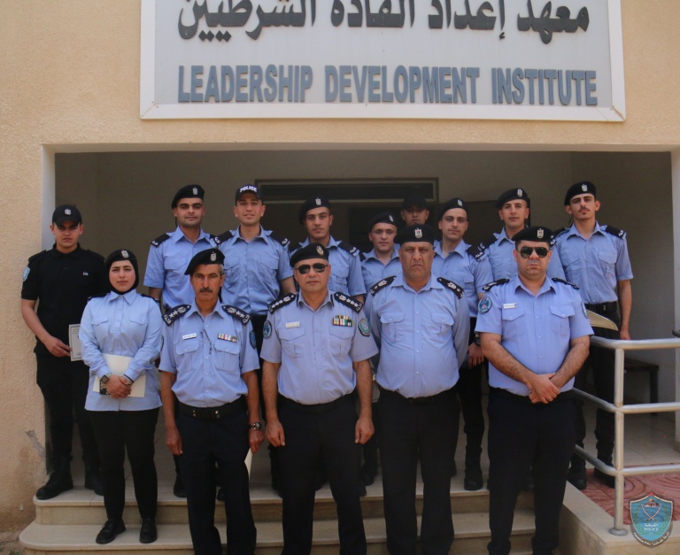 كلية فلسطين للعلوم الشرطية تخرج دورة عمليات المرور التأسيسية.