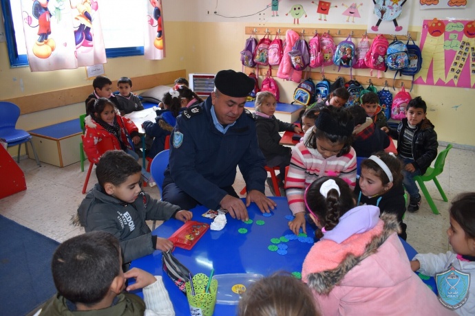 الشرطة تنظم يوم ترفيهي وثقافي لأطفال روضة جيت الحكومية في قلقيلية