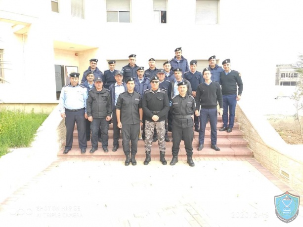 الشرطة تخرج دورة تخصصية لإدارة الحراسات  في كلية فلسطين للعلوم الشرطية 