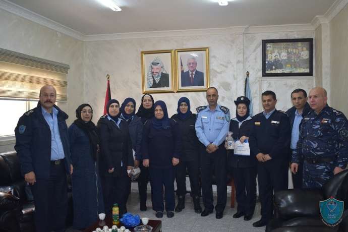 الشرطة تكرم منتسبات الشرطة في قلقيلية بمناسبة الثامن آذار .