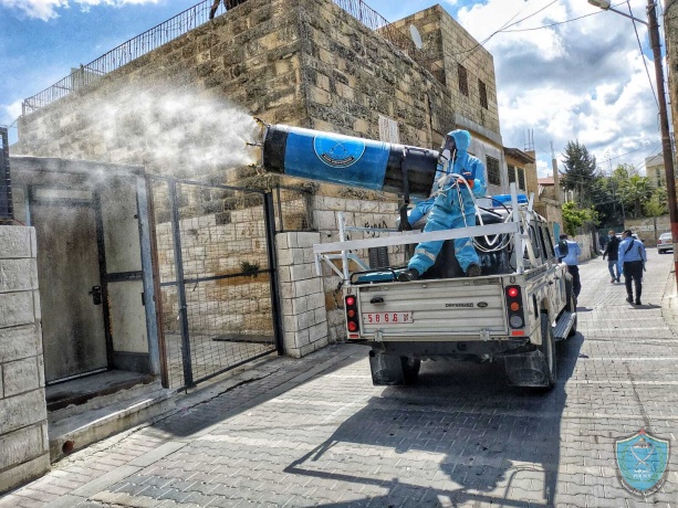 الشرطة تنظم حملة تعقيم في قرى ضواحي القدس