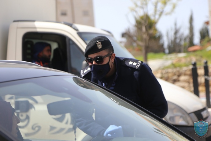 الشرطة تحرر مخالفات لعدم الالتزام بإجراءات السلامة العامة في طولكرم 