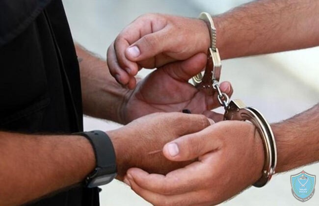 الشرطة تقبض على فار من وجه العدالة صادر بحقه مذكرة قضائية بقيمة مليون وربع شيكل في طولكرم .