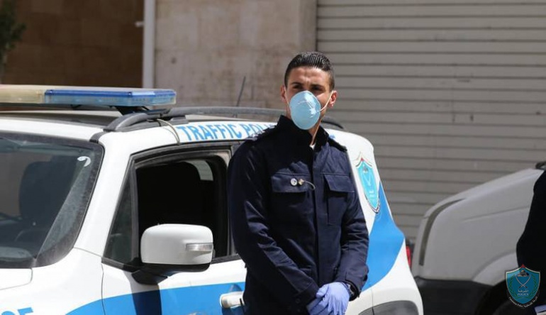 الشرطة تحرر مخالفات لعدم الإلتزام بإجراءات السلامة العامة في قلقيلية