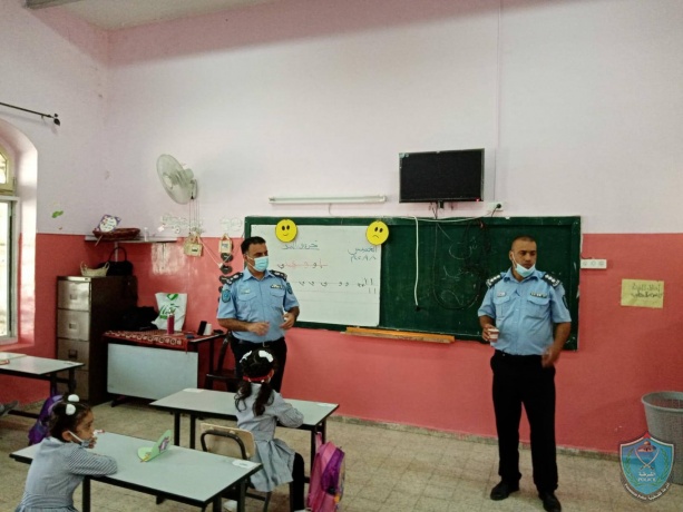 الشرطة تنظم يوما توعويا لعدد من المدارس حول فايروس كورونا في قلقيلية