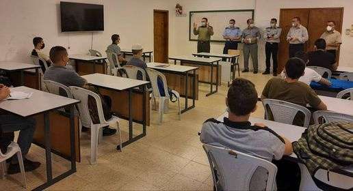 الشرطة ولجنة العلاقات العامة تنظمان فعالية توعويةً حول فايروس كورونا في قلقيلية