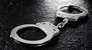 الشرطة تقبض على شخص صادر بحقه 24 مذكرة قضائية في بيت لحم