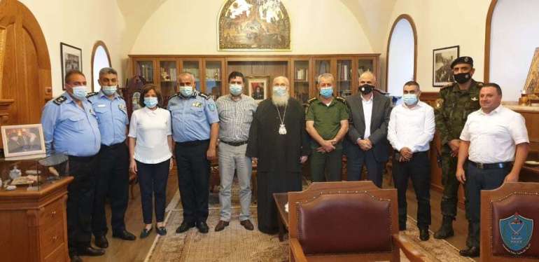 قادة الأجهزه الامنيه ومدير مكتب السيد الرئيس يلتقون مطران الروم الأرثوذكس في بيت لحم. 