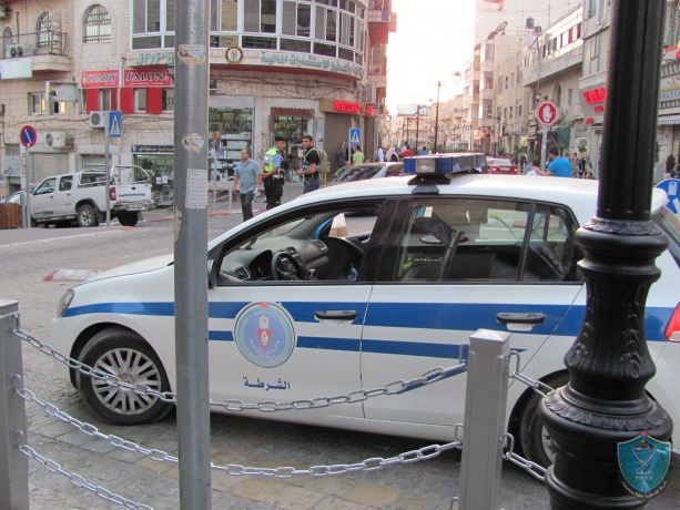 الشرطة تغلق محال تجارية وتحرر مخالفات في طوباس