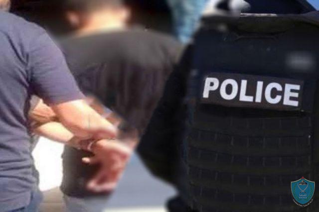 الشرطة تقبض على شخصين صادر بحقهما أوامر حبس بقيمة 4 وربع مليون شيقل في رام الله 