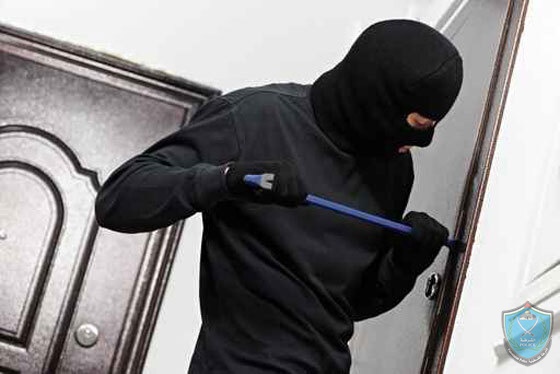 الشرطة تكشف ملابسات سرقة محل تجاري في الخليل