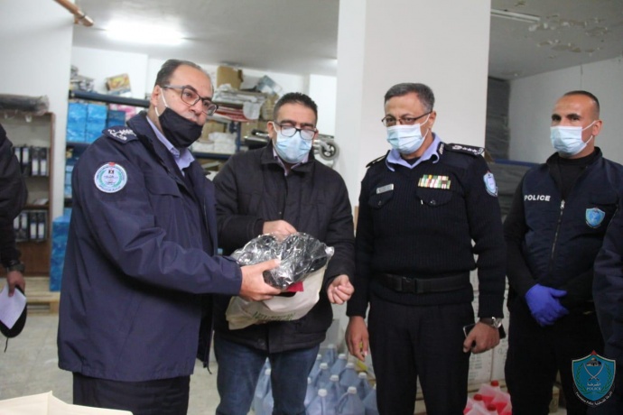 الشرطة تستلم رزماً طبية من الهيئة المستقلة في رام الله 