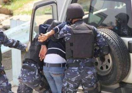 الشرطة تقبض مشتبه به بحيازة وزراعة مواد مخدرة والإتجار بالمواد الأثرية في بيت لحم 