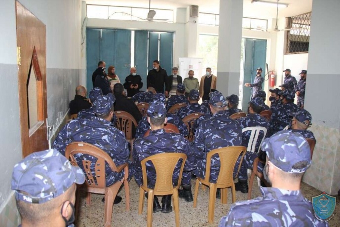 الشرطة ولجنة الإنتخابات المركزية تنظمان محاضرةً حول أهمية الإنتخابات في طولكرم
