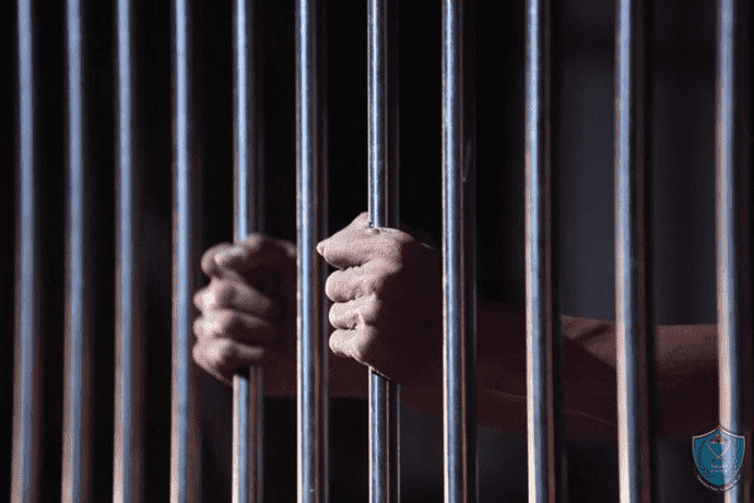 الشرطة تقبض على شخص محكوم غيابيا بالسجن 10 سنوات في رام الله