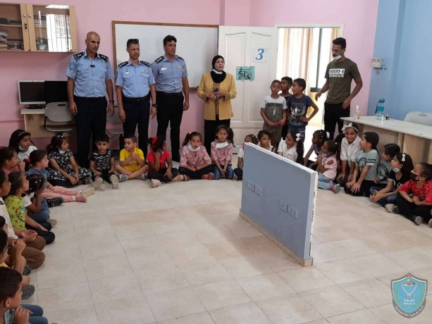الشرطة ومركز الطفل يطلقان برنامج الأنشطة والمخيمات الصيفية بأريحا