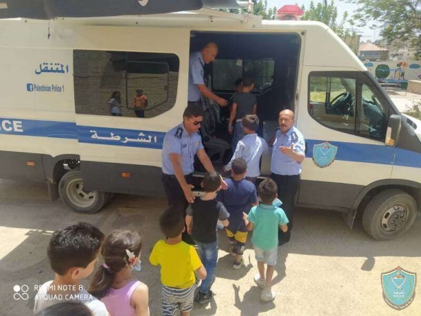 الشرطة ومركز الطفل ينظمان يوماً مفتوحاً للأطفال في أريحا