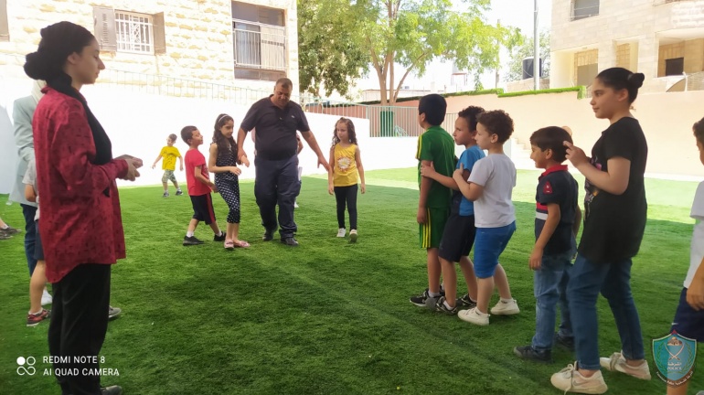 الشرطة تنظم محاضرة توعوية بمهام الشرطة لأطفال مخيم صيفي في ضواحي القدس