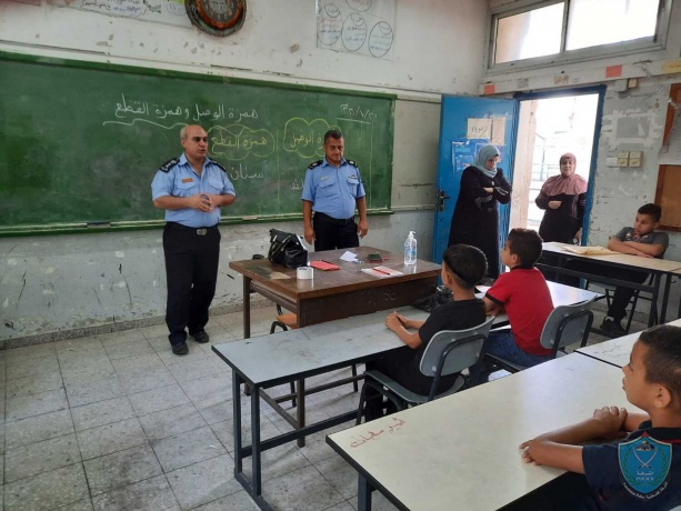 الشرطة تطلق برنامجا توعويا لطلبة مدارس وكالة الغوث في قلقيلية