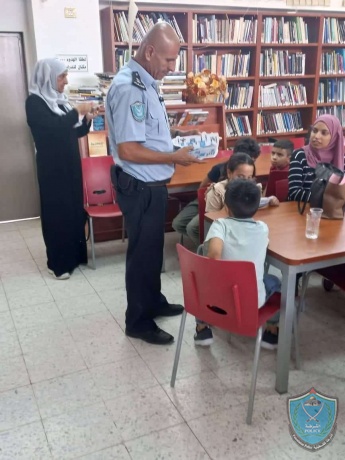 الشرطة ومكتبة بلدية أريحا تطلقان برنامجاً للأنشطة الصيفية المشتركة في أريحا