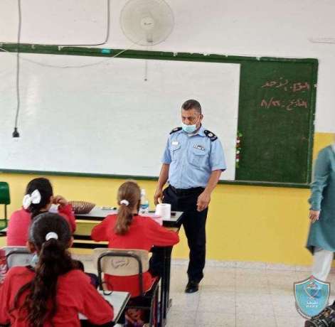 الشرطة تنظم يوماً للتوعية الشرطية في مدرسة بنات ثانوية في قلقيلية 