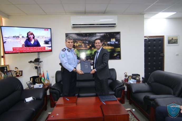 الشرطة وجامعة فلسطين الأهلية توقعان  مذكرة   تعاون وتفاهم  