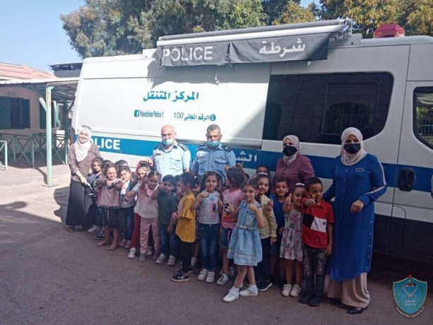 الشرطة تنظم يوماً ترفيهياً وثقافياً لأطفال روضة ومدرسة في قلقيلية