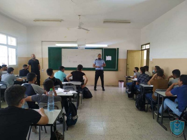 الشرطة تنظم محاضرات توعية في مدرستين بسلفيت