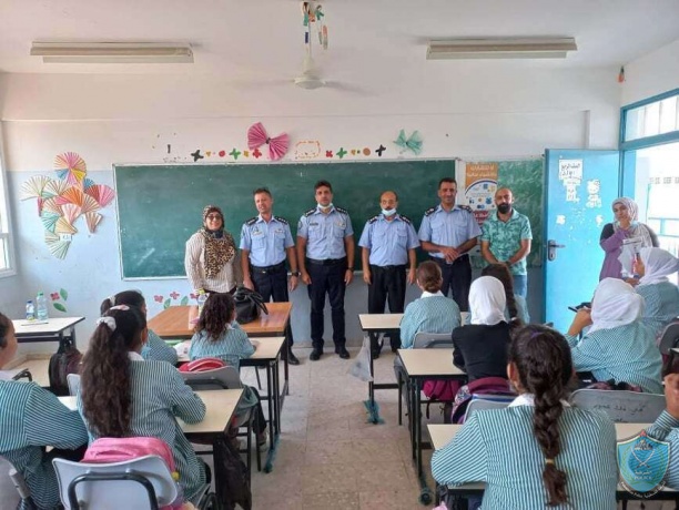 الشرطة تطلق برنامج التوعية الشاملة في مدارس مخيم عقبة جبر في أريحا