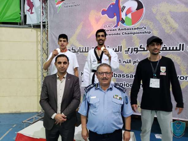 الشرطة تفوز بميدالية ذهبية وتكريم لشرطة حراسات رام الله