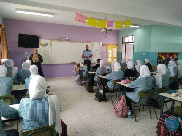الشرطة تنظم محاضرات توعية في مدارس بلدة ياسوف بسلفيت