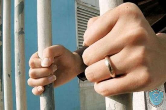 الشرطة تقبض على سيدة صادر بحقها أمر حبس بقيمة مليون ونصف شيكل في نابلس 