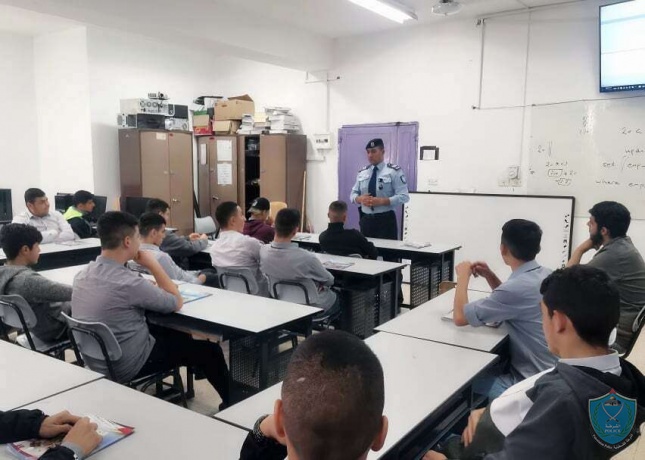الشرطة تنظم محاضرات إرشادية لطلبة مدرسة للذكور في بيت لحم 