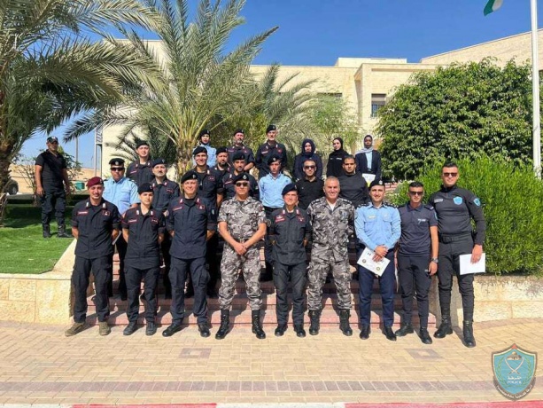 الشرطة تخرج دورة للمرور في كلية فلسطين للعلوم الشرطية في أريحا
