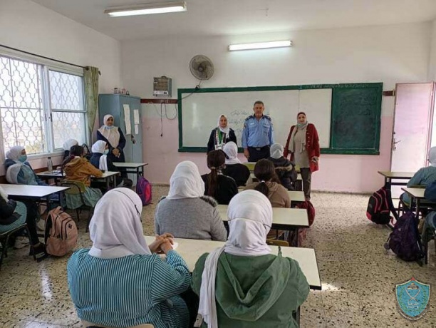 إستهداف 200 طالبة حول التوعية الشرطية للابتزاز الالكتروني في مدارس بلعا شرق طولكرم