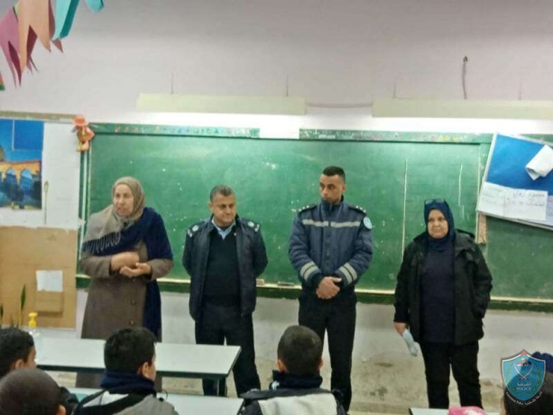 الشرطة تنظم محاضرات لمدرسة بنات العودة الأساسية المختلطة في قلقيلية 