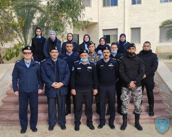 كلية فلسطين للعلوم الشرطية تخرج دورة حماية الأسرة التخصصية