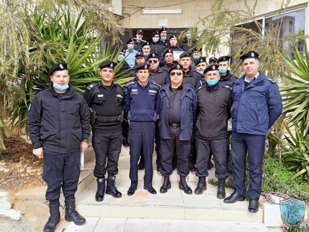 الشرطة تخرج دورة الاشارة اللاسلكية في رام الله 