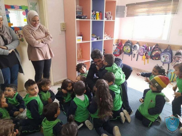 تنظيم برنامجاً للتوعية الشرطية لرياض الأطفال في جمعية بذور الأمل في اريحا