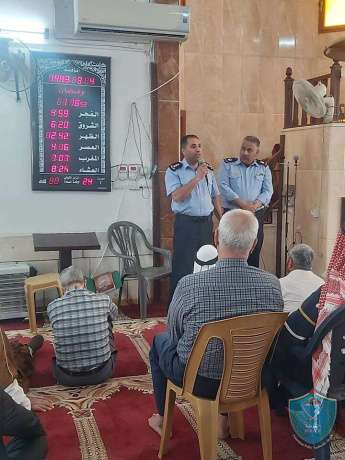 الشرطة تنظم محاضرة في مسجد الشهيد بطوباس 