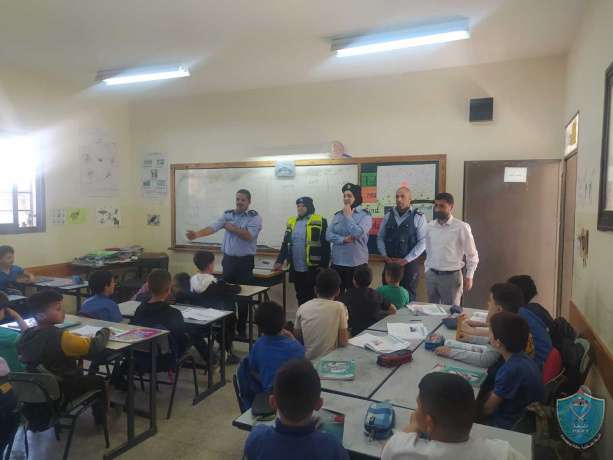 الشرطة تقدم التوعية لمدارس قرية روجيب شرق نابلس