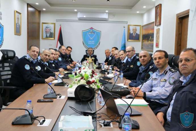 اللواء يوسف الحلو يجتمع بمساعديه و يناقش  خطة الشرطة الإستراتيجية 