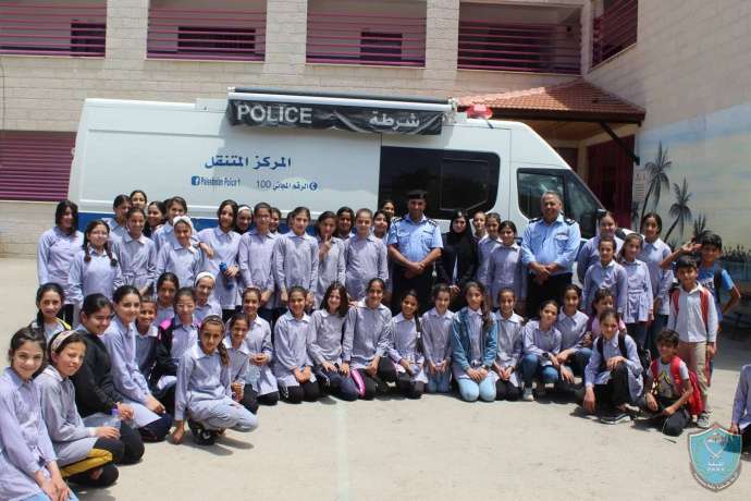الشرطة ومسرح الطنطورة ينظمان عرضاً مسرحياً للطلبة في طوباس