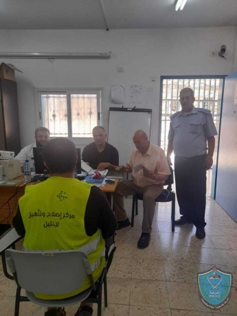 الشرطة وبالتعاون مع الأوقاف يعقدان إمتحان تجويد لنزلاء مركز الإصلاح والتأهيل في الخليل