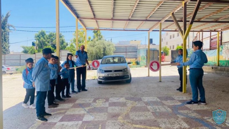 الشرطة تنفذ سلسلة نشاطات توعوية وترفيهية لمخيم الشرطي الصغير في ضواحي القدس